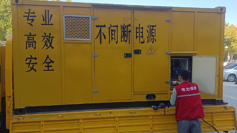 高坪柴油发电机组和UPS电源配合使用时，如何避免切换过程中的电力中断？